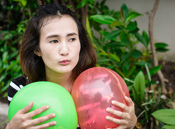 istock girl play balloon 505147551
