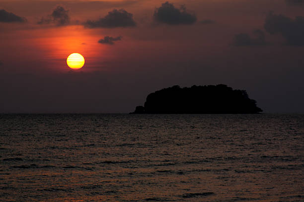 Pôr do sol em Koh homem Nok - foto de acervo