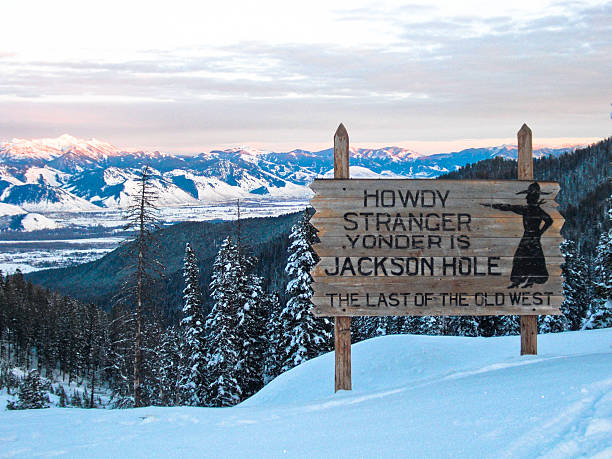 jackson hole schild - winter - wyoming stock-fotos und bilder