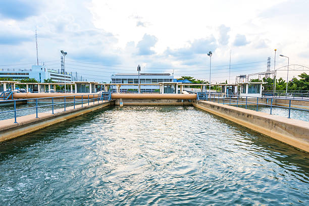 filtração de areia na estação de tratamento de água tanque - natural basin imagens e fotografias de stock