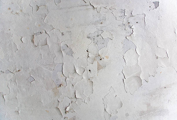 antiguo fondo de pintura descamación - peeling paint wall white fotografías e imágenes de stock