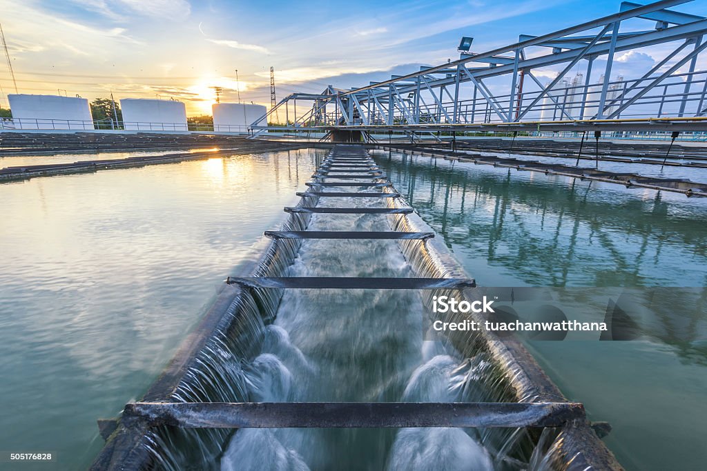 Wasseraufbereitungsanlage bei Sonnenuntergang - Lizenzfrei Wasser Stock-Foto