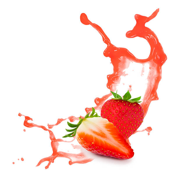 splash de morango - wet strawberry macro fruit imagens e fotografias de stock