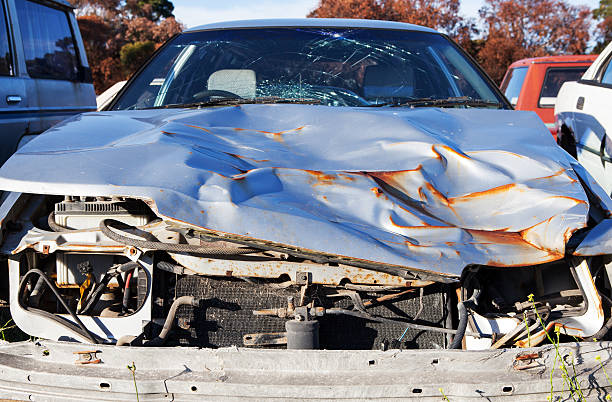 自動車事故 - totalled ストックフォトと画像
