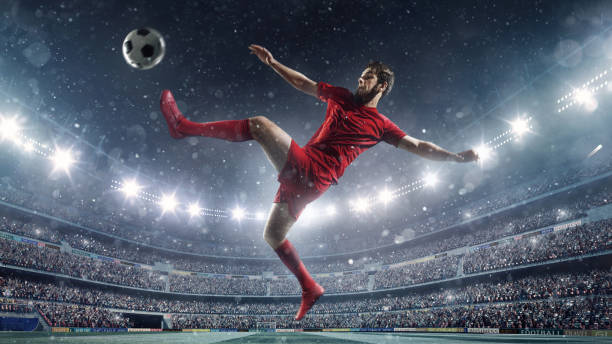 football joueur shootant dans un ballon - penalty shot photos et images de collection