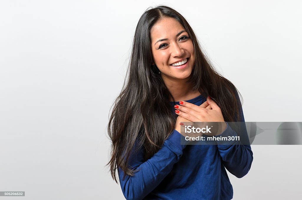 Giovane donna mostrando la sua profonda gratitudine - Foto stock royalty-free di Gratitudine