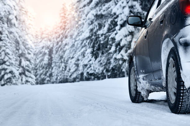 зимняя road утром - winter driving стоковые фото и изображения