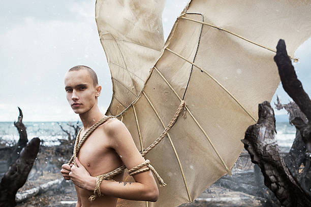 hombre con aletas - icarus fotografías e imágenes de stock