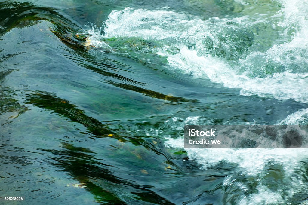 Agua que fluye y fase - Foto de stock de Diseño ondulado libre de derechos