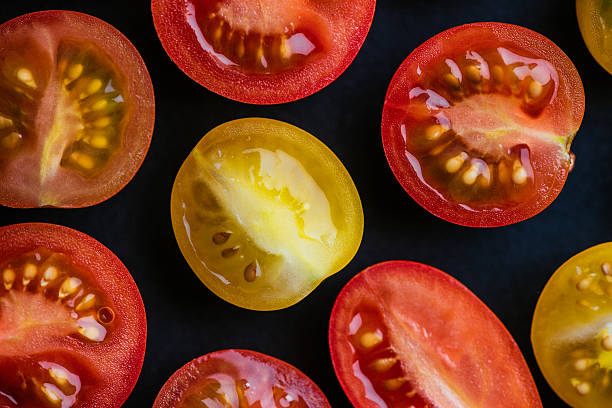 wiśniowe pomidory jedzenie w tle - cherry tomato flash zdjęcia i obrazy z banku zdjęć