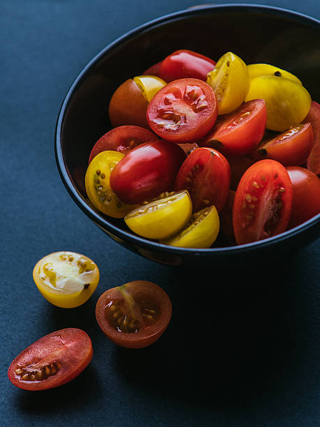 チェリートマトのボウル - cherry tomato flash ストックフォトと画像