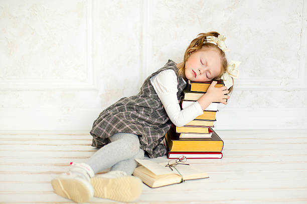 istock little the girl with books 505232404