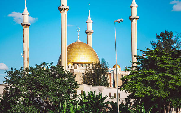 mosquée nationale d'abuja, nigeria. - nigeria abuja city mosque photos et images de collection