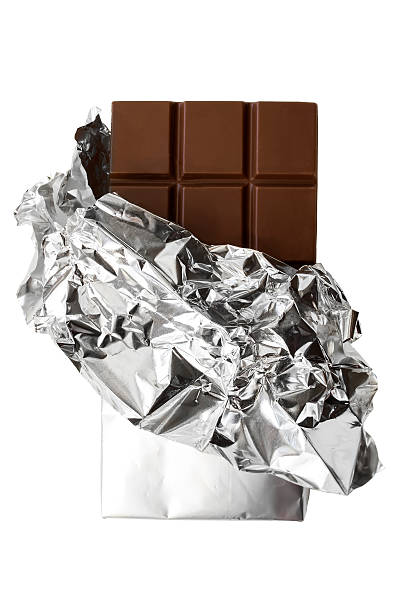 tabliczka czekolady - chocolate candy bar chocolate candy foil zdjęcia i obrazy z banku zdjęć
