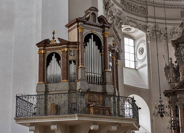salzburger dom organ, österreich. - indoors cathedral salzburg cathedral salzburg stock-fotos und bilder