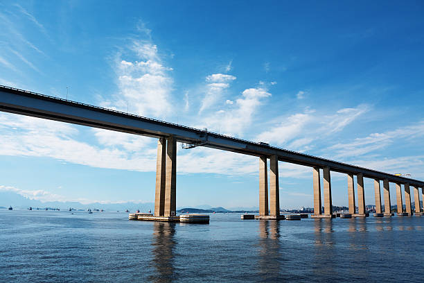 presidente costa e silva bridge - niteroi photos et images de collection