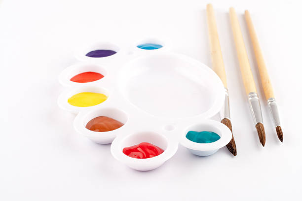 istock paint brush and color palette 505254785