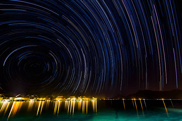 startrail over 보라보라 - star trail clear sky tranquil scene circle 뉴스 사진 이미지