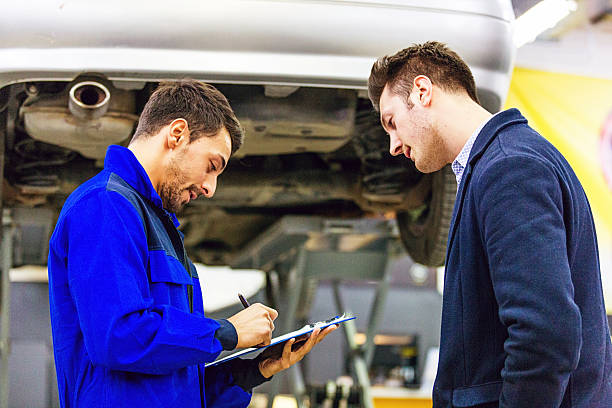 istock Auto Mechanic Talking With Car Owner 505264518