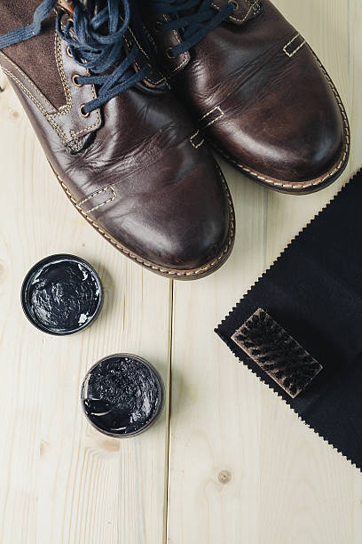 istock Old shoes cleaning and repairing 505264608