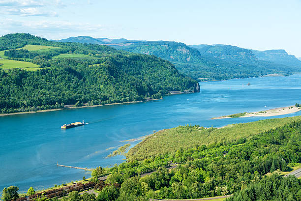 istock View of the Columbia River 505275078