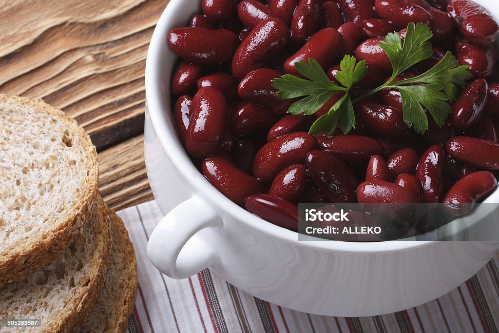 red kidney Bohnen in eine Schüssel und Brot mit Ausblick - Lizenzfrei Abnehmen Stock-Foto