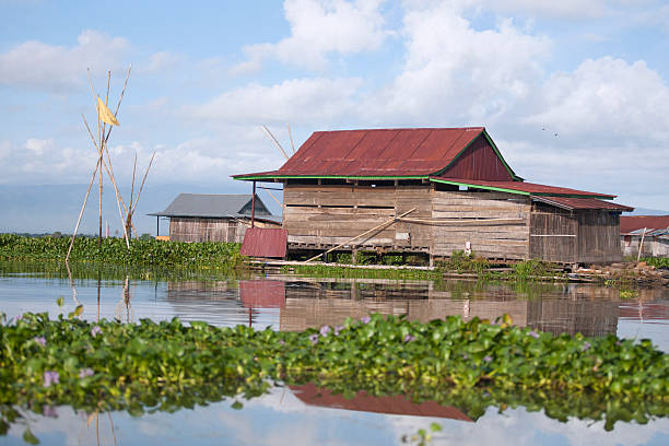 Casas flotantes Lago Tempe - foto de stock