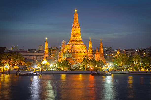 istock Twilight view Pra Prang of Wat Arun Temple 505286889