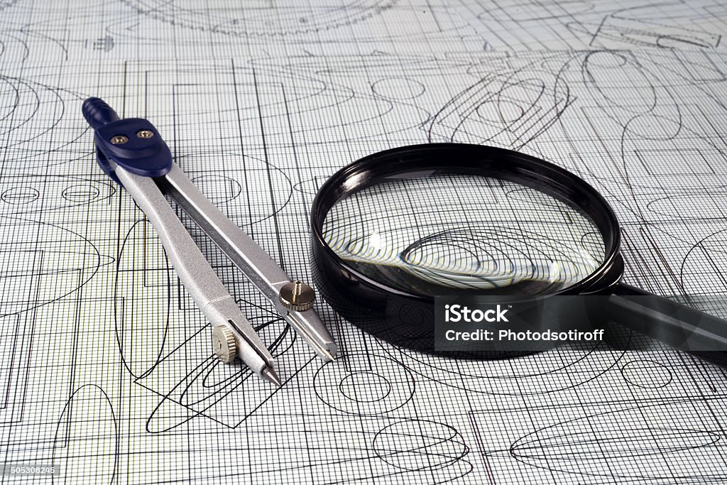 Чертеж, Увеличительное стекло и compasses, Выборочная фокусировка - Стоковые фото Абстрактный роялти-фри