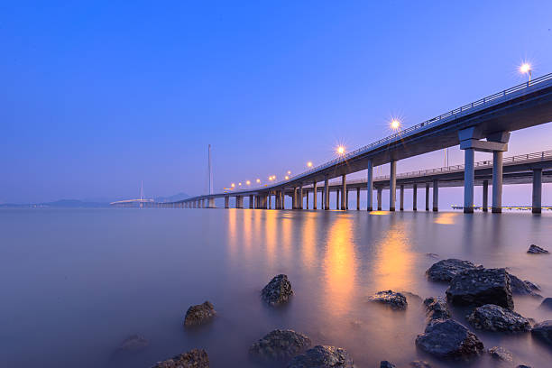 shenzhen wan bridge di notte - ponticello di strumento musicale foto e immagini stock