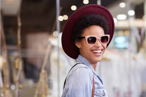 Cropped portrait of a young woman shopping in a clothing storehttp://195.154.178.81/DATA/i_collage/pu/shoots/806203.jpg