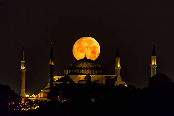 istock Hagia Sophia and moon 505369039