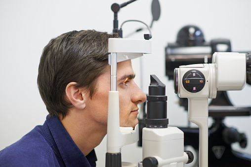 Shot of man having an eye test with a slit lamp at the optometristhttp://195.154.178.81/DATA/i_collage/pu/shoots/806174.jpg