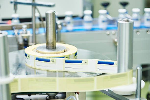 lline förderanlage für verpackung ampullen in schachteln - etikettieren fotos stock-fotos und bilder