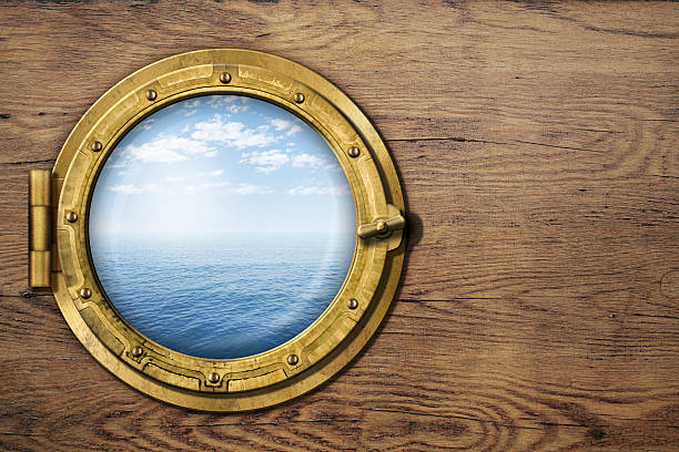 buques o en barco en la pared de madera con adornos - porthole fotografías e imágenes de stock