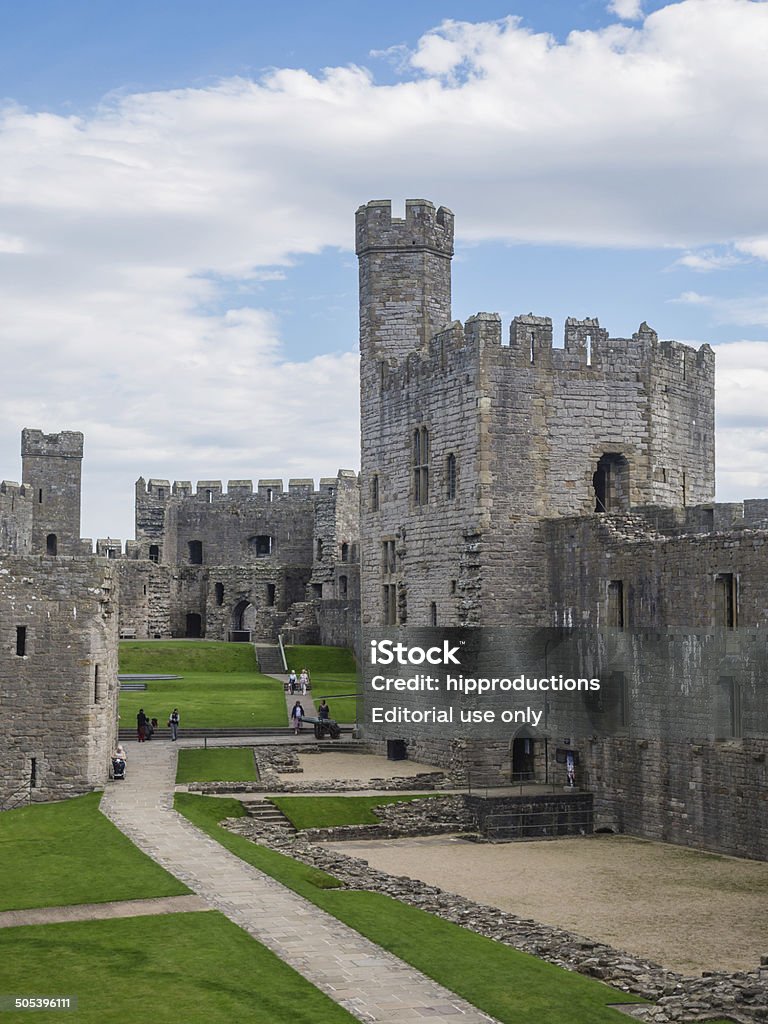 Castelo de Caernarfon, North Wales - Foto de stock de Anos 1200 royalty-free