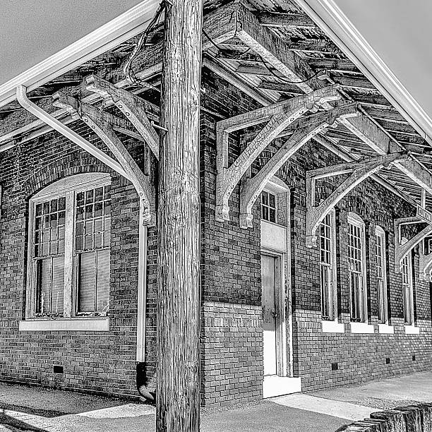 istock Old Clinton, TN, Tracein Depot 505397609
