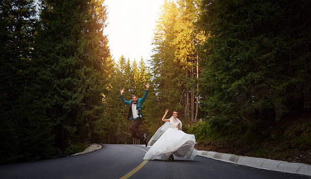 para energic momentos - bride wedding freedom arms raised imagens e fotografias de stock