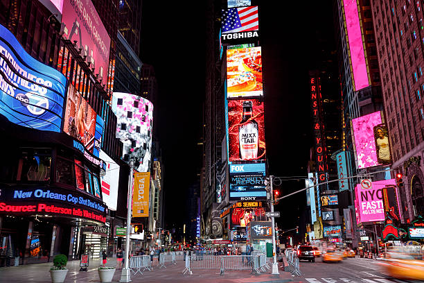타임스퀘어 뉴욕 시티 - commercial sign illuminated urban scene outdoors 뉴스 사진 이미지