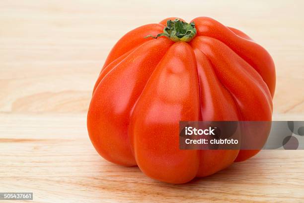 ビッグレッドトマト高価な - みずみずしいのストックフォトや画像を多数ご用意 - みずみずしい, エアルームトマト, カラー画像