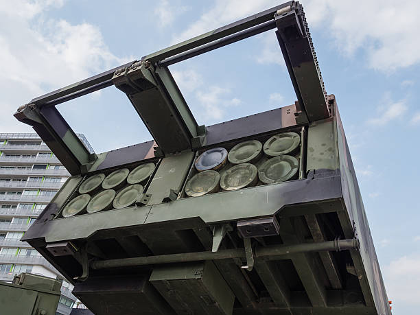 militar mlrs lança-foguete - mlrs imagens e fotografias de stock