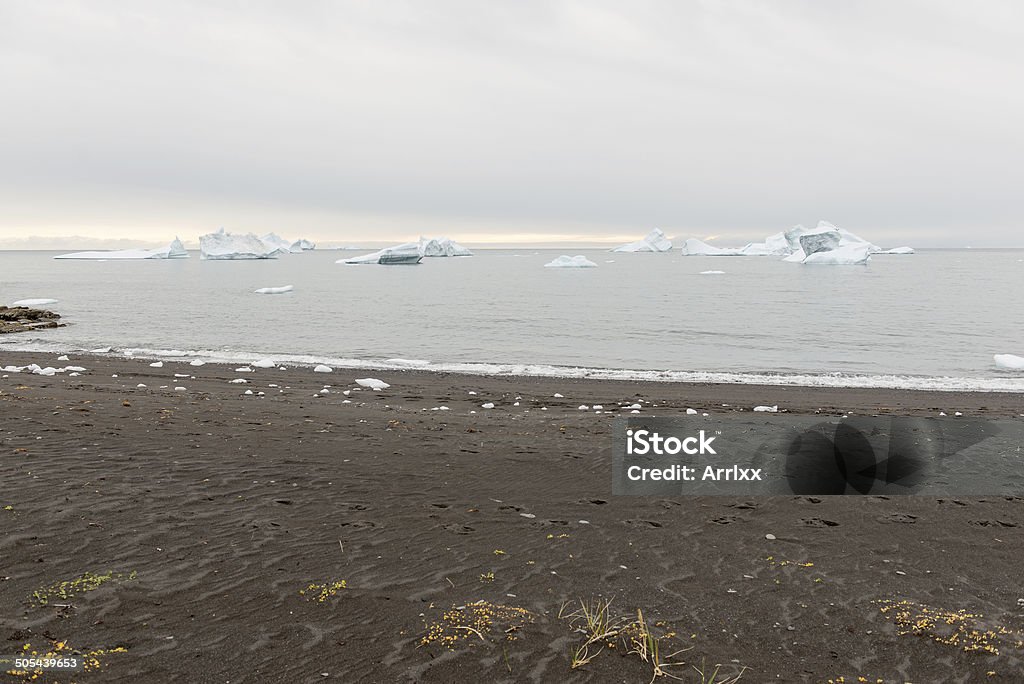 Preto praia e icebergs - Foto de stock de América do Norte royalty-free