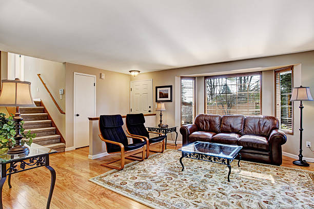 istock Living room with classic leather couch 505440159