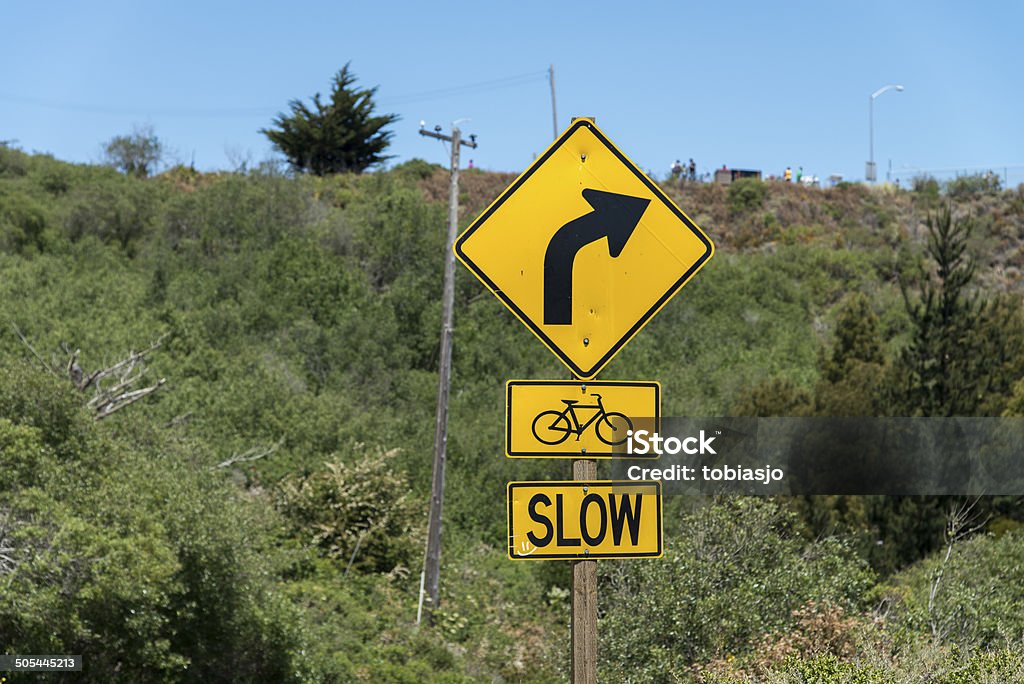 Road gire señal - Foto de stock de California libre de derechos