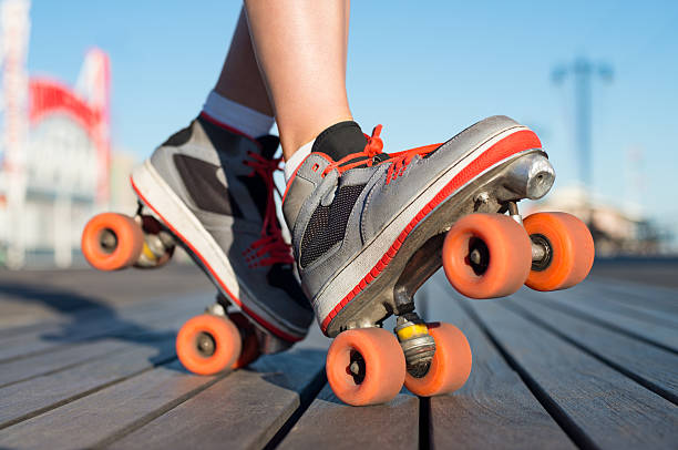 patinação ao ar livre - patins em linha - fotografias e filmes do acervo