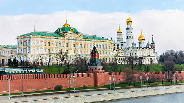 moscú kremlin y monasterio novodévichi - kremlin fotografías e imágenes de stock