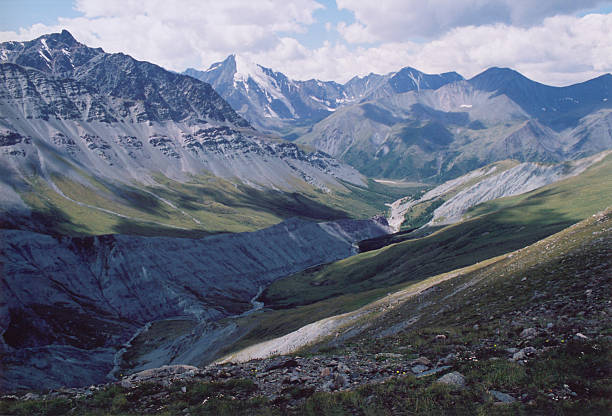 istock Yarlu pass - Yarlu valley - horisontal 505483791