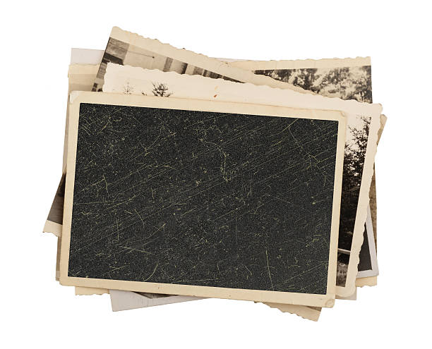 leere vintage photo papier isoliert - beschädigungseffekt fotos stock-fotos und bilder
