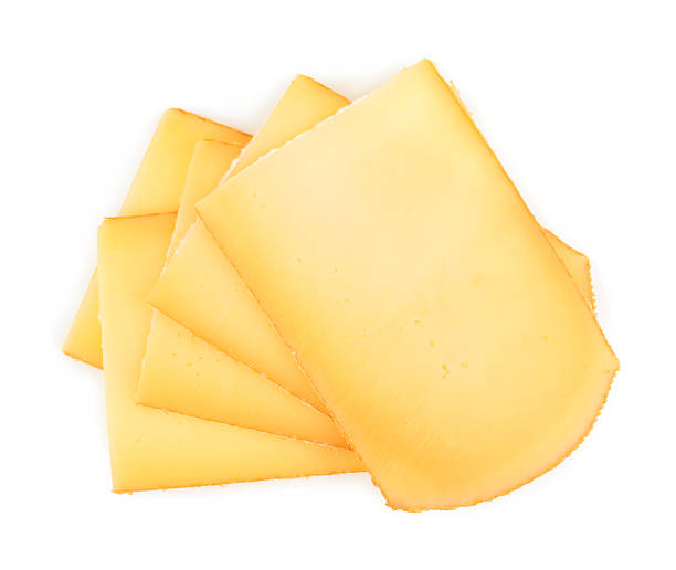 raclette de fromage isolé sur fond blanc - gouda photos et images de collection