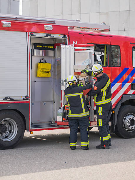 Dutch bombeiros em ação - foto de acervo